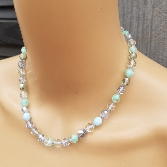 VINTAGE DAINTY BLUE, GREEN & CRYSTAL COLOR FACETED GLASS BEAD NECKLACE - Picture 2 of 7